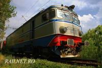 Imagine atasata: Superba 40-0911-4 a Depoului CFR Marfa Craiova trece lent pe langa noi.jpg
